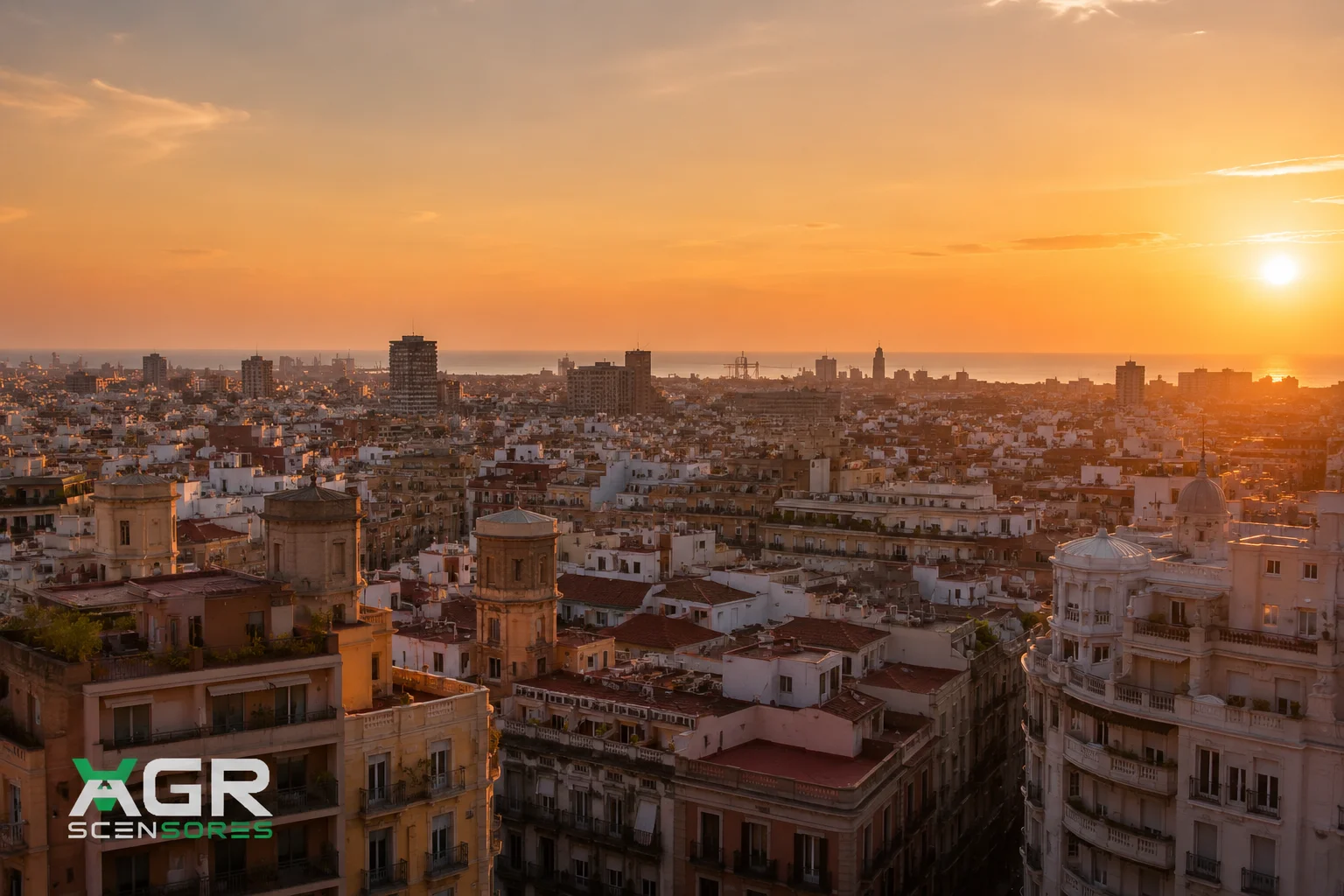 Vista de los edificios residenciales del Ensanche de Valencia al atardecer